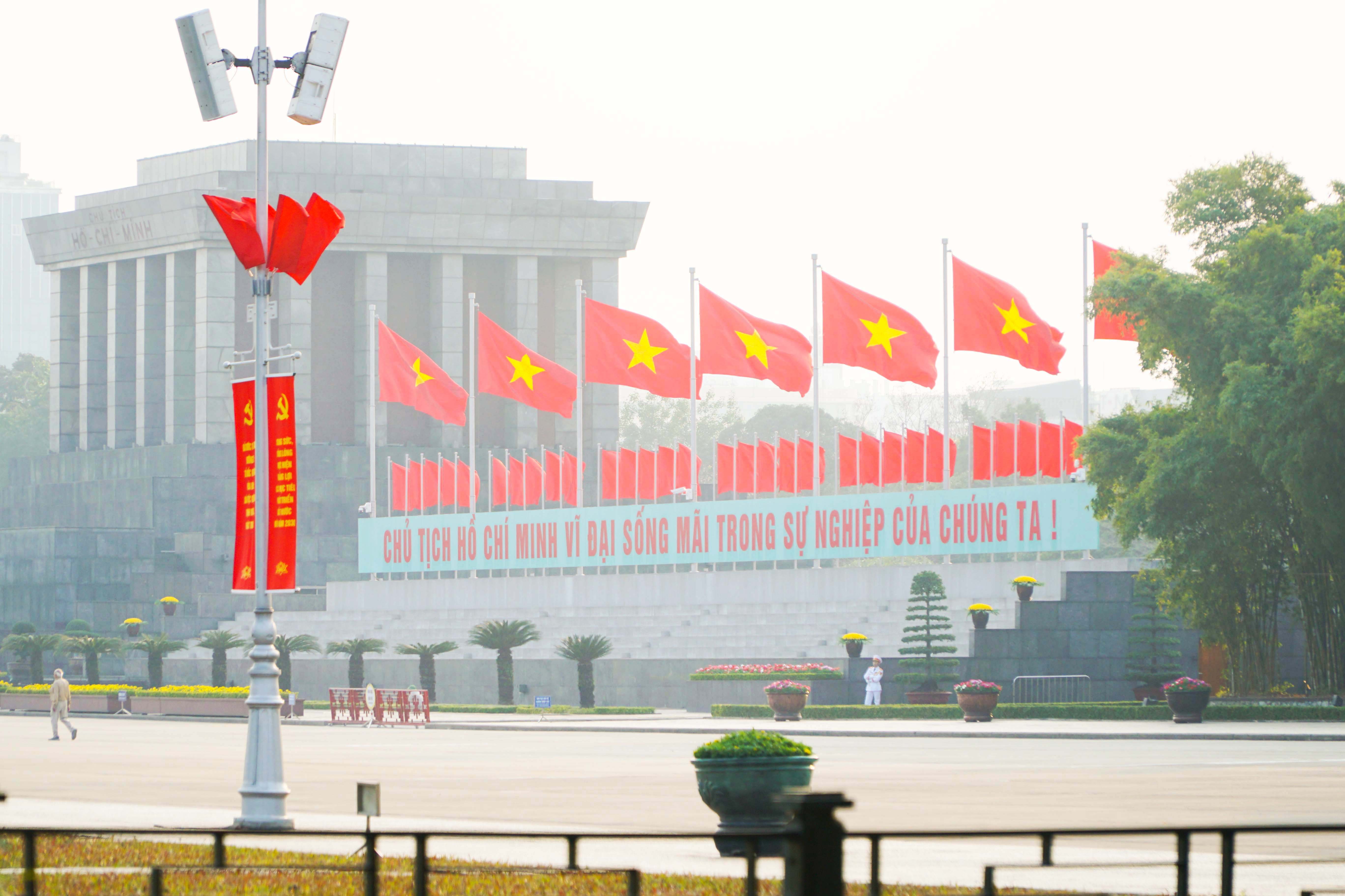 Sắc đỏ Đại hội XIV rực rỡ tại các điểm di tích ở Hà Nội