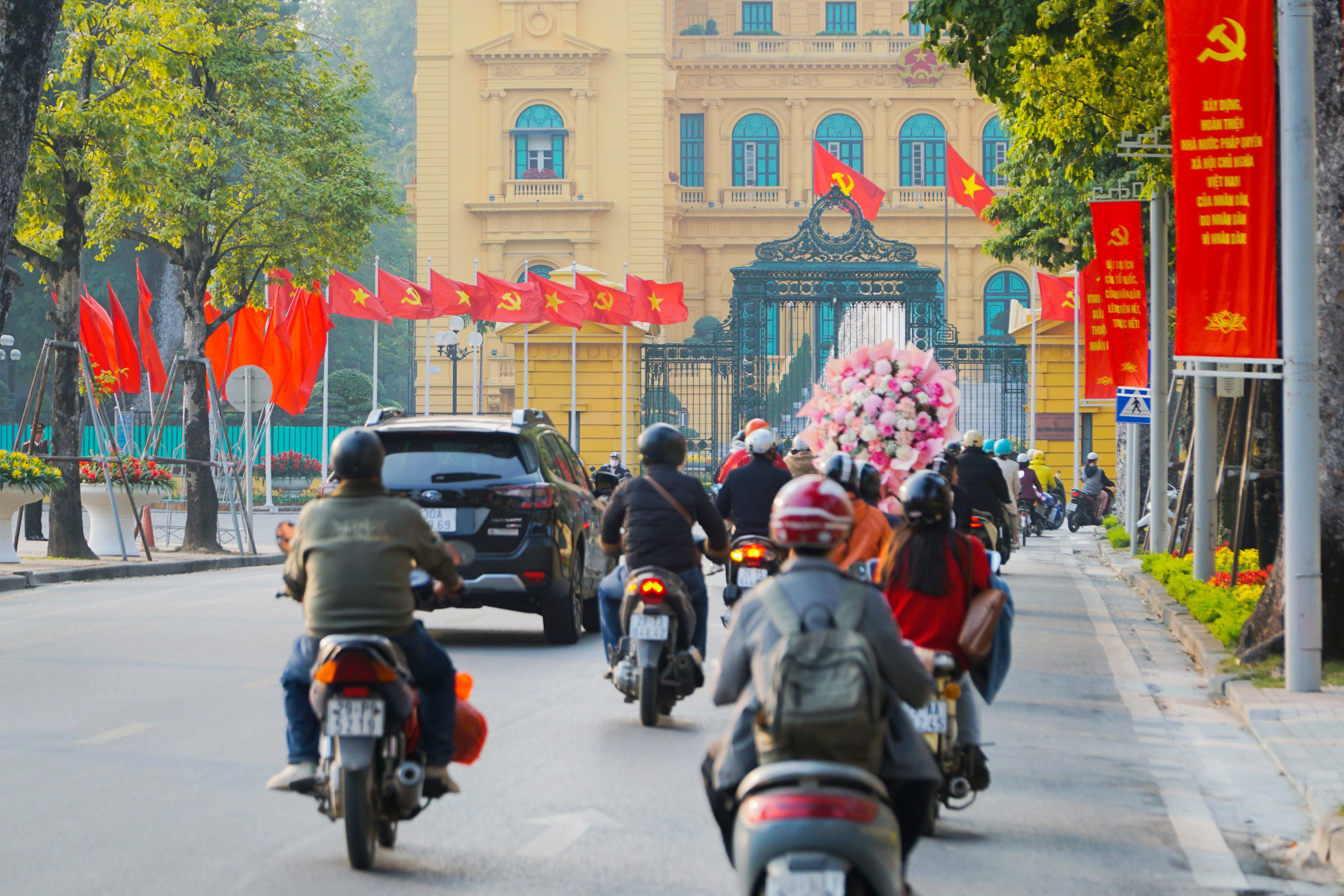 Sắc đỏ Đại hội XIV rực rỡ tại các điểm di tích ở Hà Nội