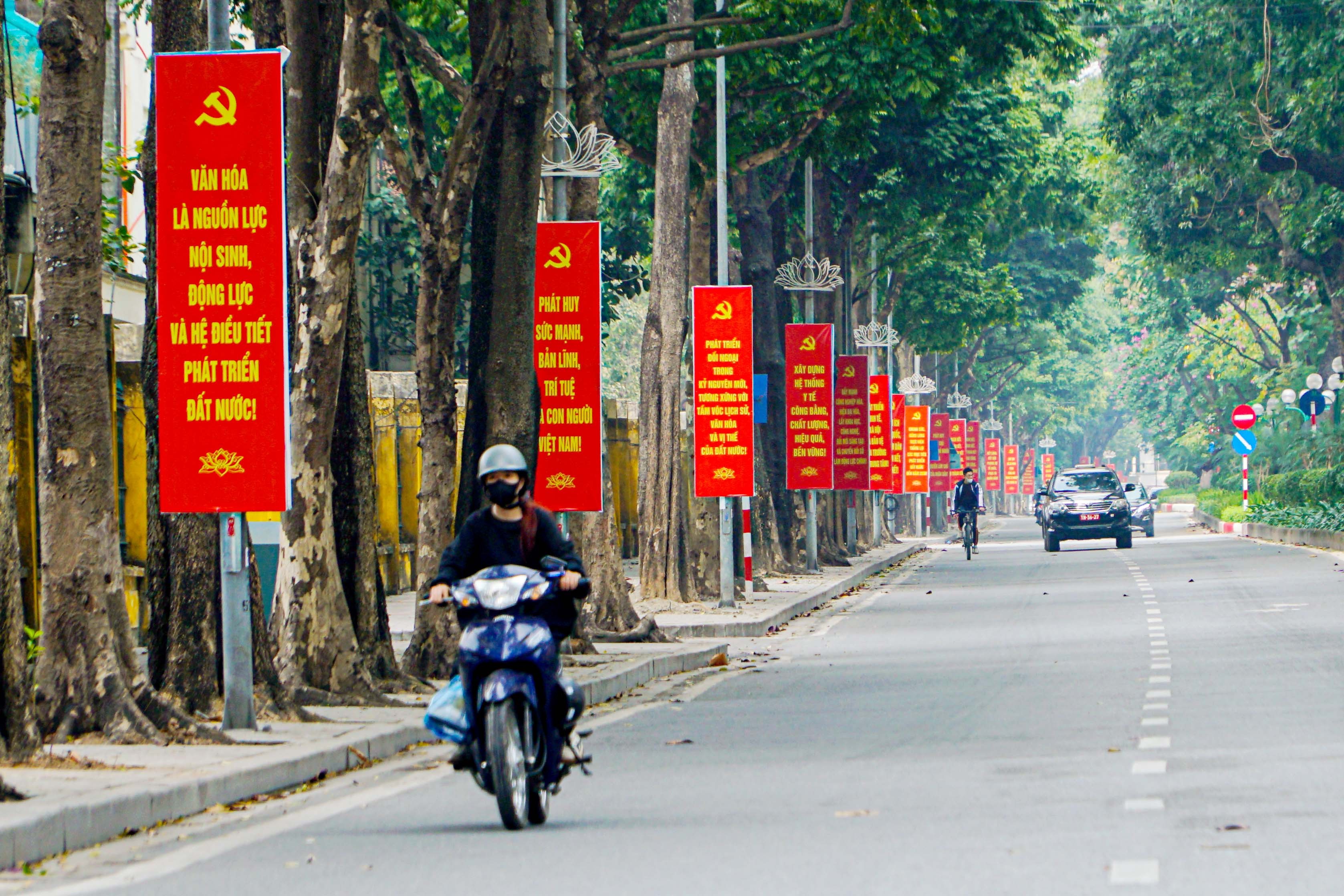 Sắc đỏ Đại hội XIV rực rỡ tại các điểm di tích ở Hà Nội