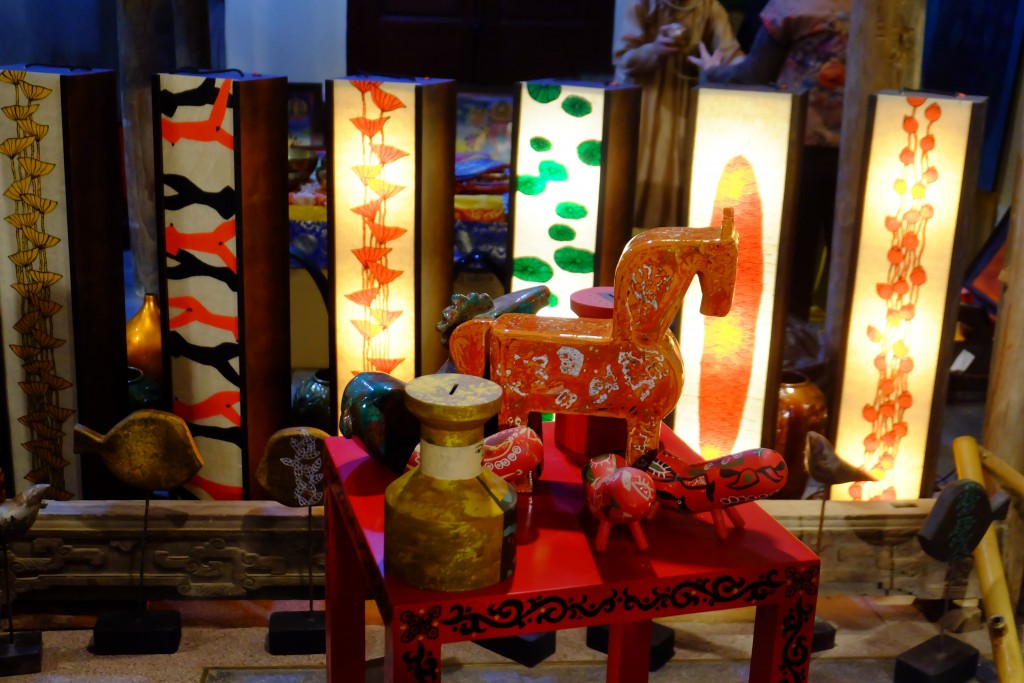 Hoạt động trưng bày, giới thiệu sản phẩm truyền thống tại phố cổ Hà Nội