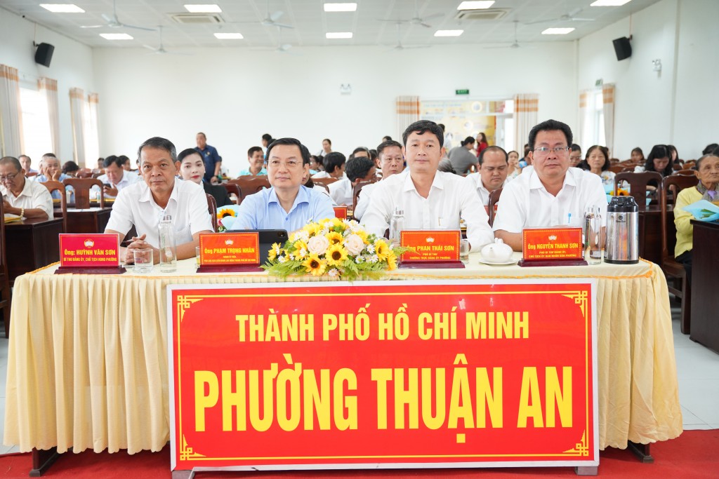 Lãnh đạo Uỷ ban MTTQ Việt Nam TP Hồ Chí Minh, lãnh đạo đạo Đảng uỷ - UBND -  Uỷ ban MTTQ Việt Nam phường Thuận An dự hội nghị