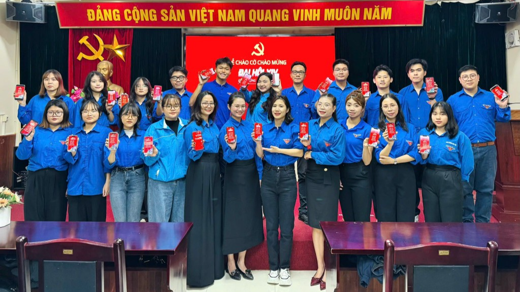 Tuổi trẻ phường Bạch Mai cùng thay hình nền chào mừng Đại hội XIV của Đảng 