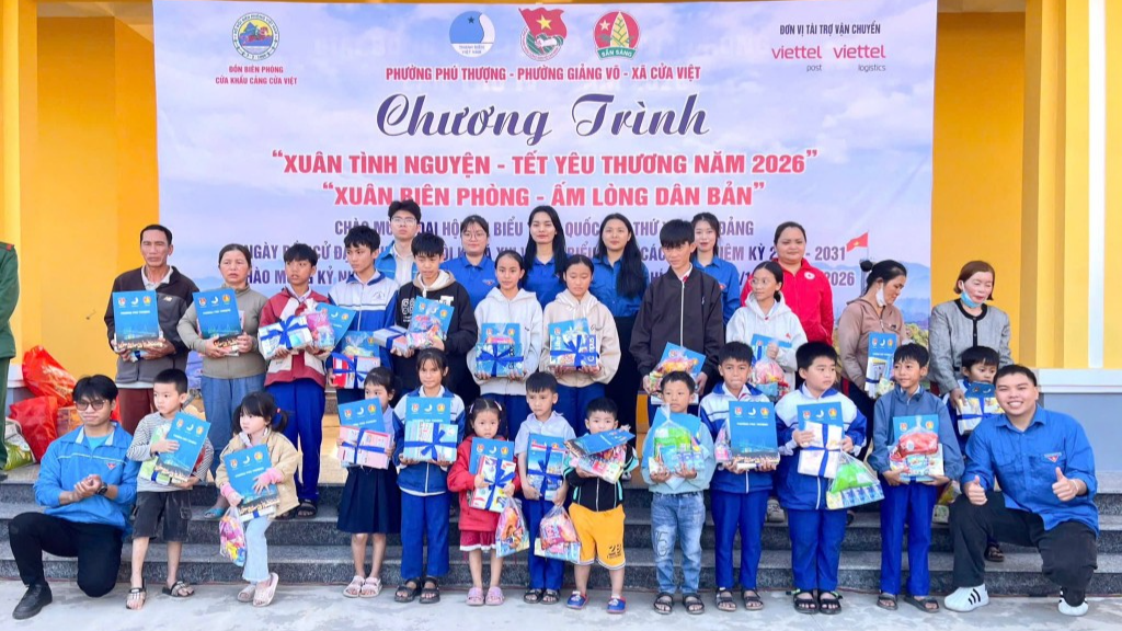 Tuổi trẻ phường Phú Thượng tham gia chương trình tình nguyện mùa đông 