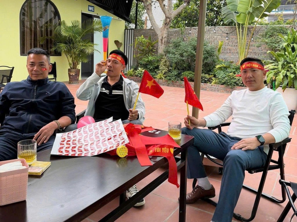 Trước giờ bóng lăn, nhiều cổ động viên cho biết họ đặt trọn niềm tin vào tinh thần thi đấu của U23 Việt Nam trong trận bán kết quan trọng.