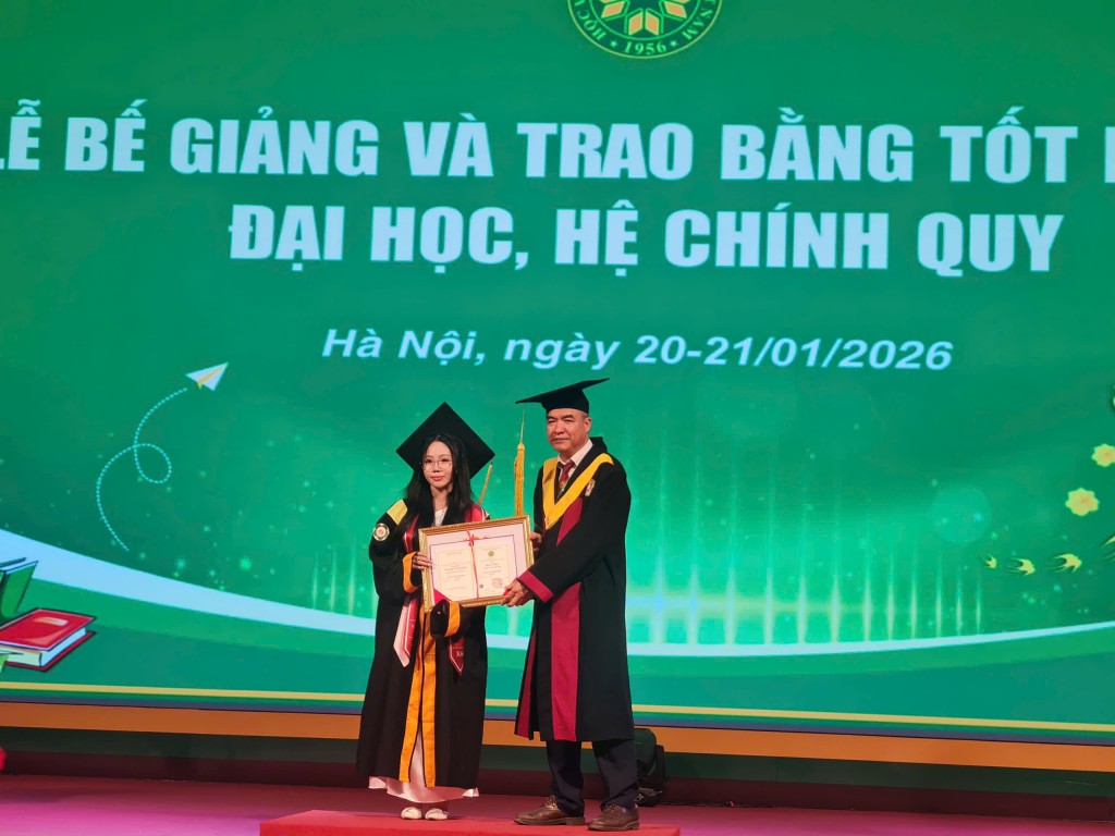 Học viện Nông nghiệp Việt Nam tổ chức Lễ bế giảng và trao bằng tốt nghiệp đại học hệ chính quy năm 2025 cho 109 sinh viên.