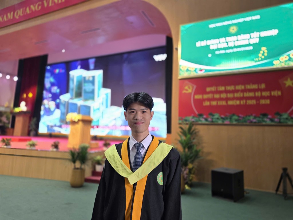 Học viện Nông nghiệp Việt Nam trao bằng cho 109 tân cử nhân