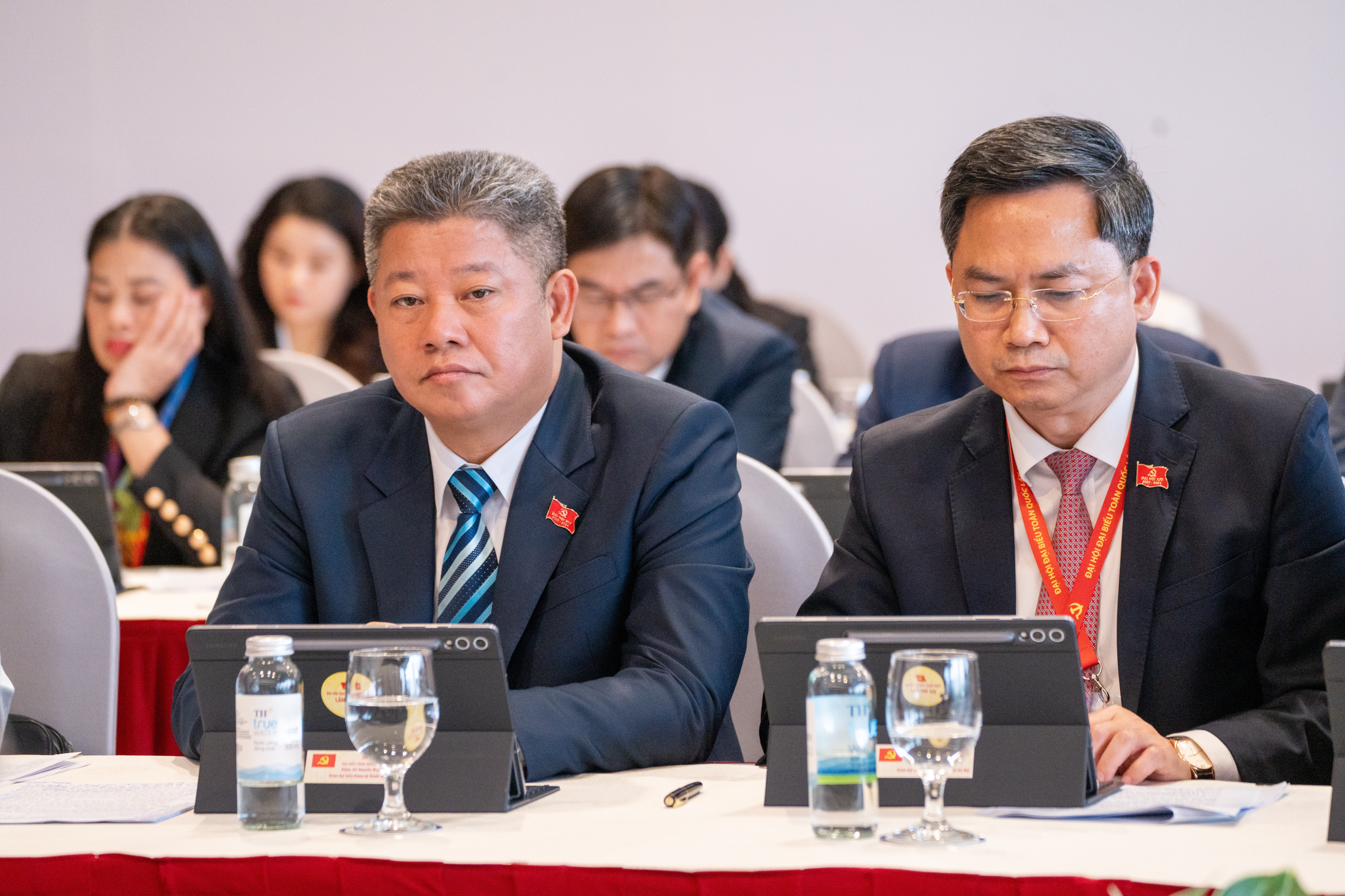 Đại biểu thảo luận tại đoàn về Văn kiện trình Đại hội XIV