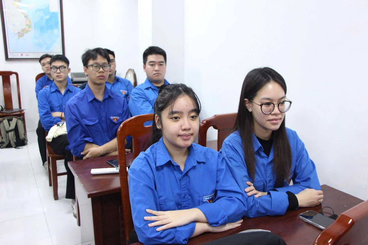 Người dân Thủ đô dõi theo Đại hội XIV của Đảng trong niềm hân hoan, kỳ vọng lớn