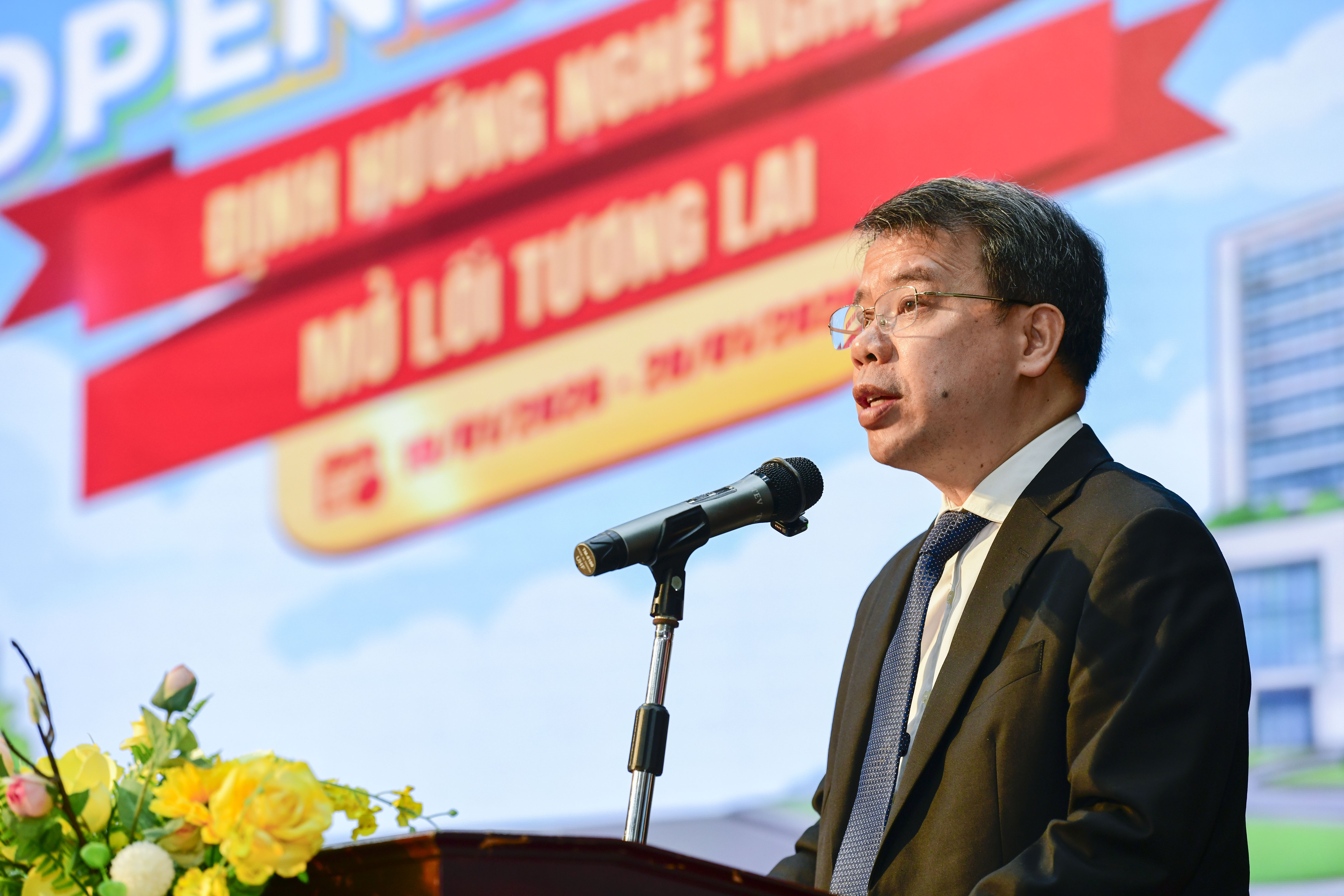 Phó Giáo sư, Tiến sĩ Nguyễn Quốc Huy (Giám đốc Học viện Y - Dược học cổ truyền Việt Nam) phát biểu khai mạc Hội thảo.