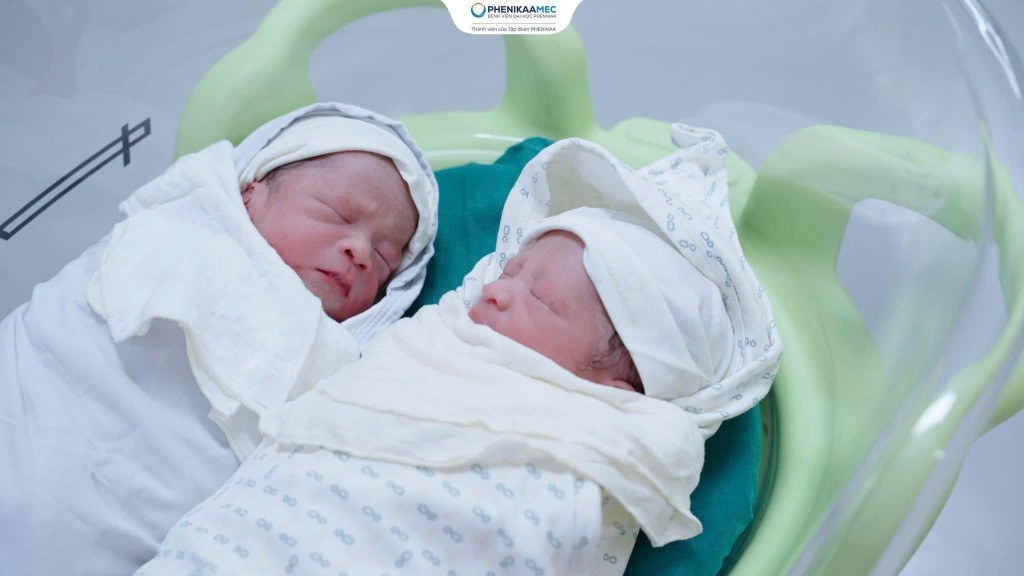 Hai em bé chào đời ở tuần thai 36, khỏe mạnh và không cần chăm sóc đặc biệt