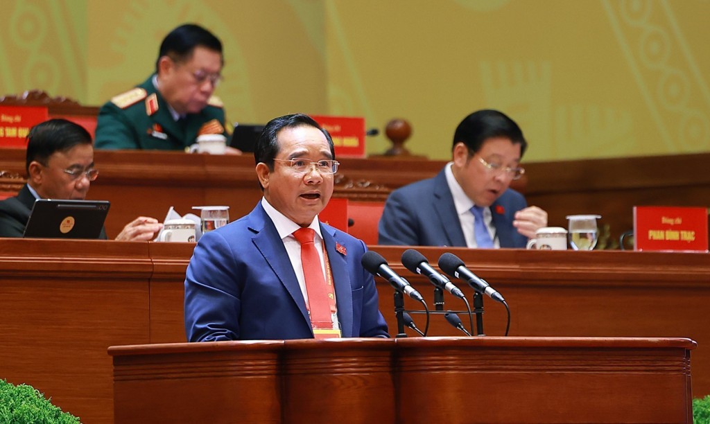 Đồng chí Nguyễn Văn Được, Ủy viên Trung ương Đảng, Phó Bí thư Thành ủy, Chủ tịch Ủy ban nhân dân Thành phố Hồ Chí Minh, tham luận về vấn đề “Phát huy vai trò đầu tàu, xây dựng Thành phố Hồ Chí Minh trở thành trung tâm khoa học, công nghệ và đổi mới sáng tạo mang tầm quốc tế, tạo động lực lan tỏa phát triển cho cả nước” (Ảnh: TTXVN)