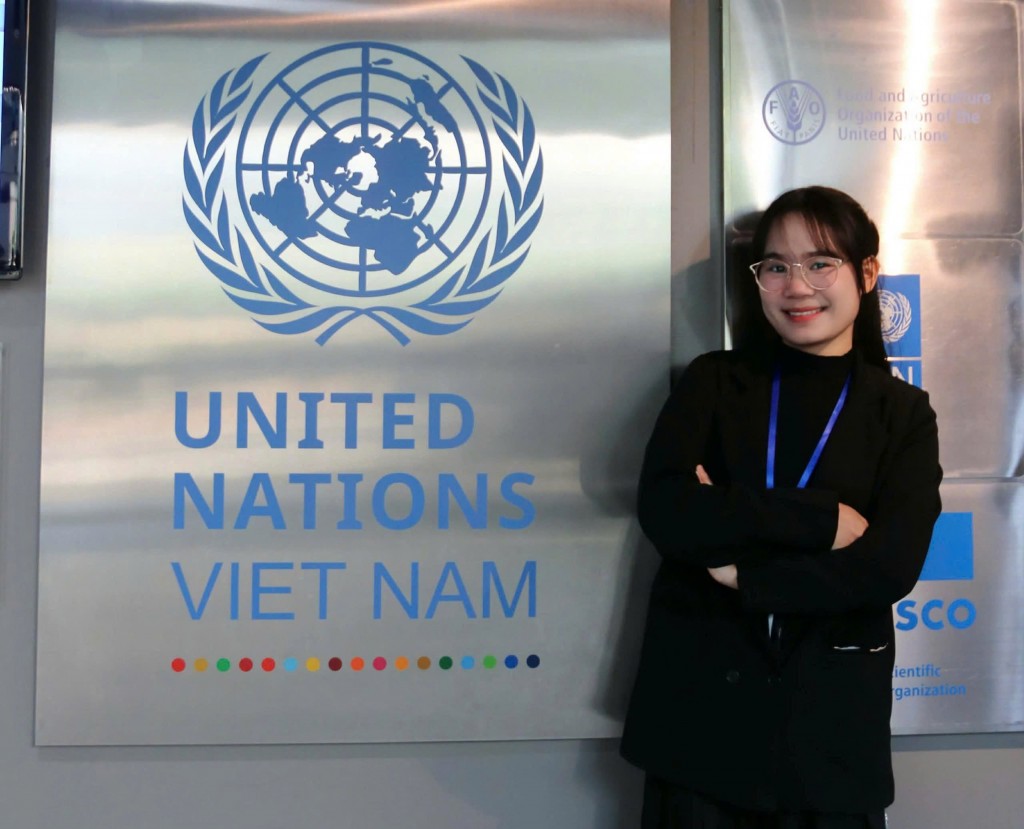 Theo chị Vũ Quỳnh Chi, việc bảo vệ cán bộ dám nghĩ, dám làm vì lợi ích chung sẽ giúp người trẻ vượt qua tâm lý sợ sai, chủ động hơn trong công việc và sáng tạo Theo chị Vũ Quỳnh Chi, việc bảo vệ cán bộ dám nghĩ, dám làm vì lợi ích chung sẽ giúp người trẻ vượt qua tâm lý sợ sai, chủ động hơn trong công việc và sáng tạo