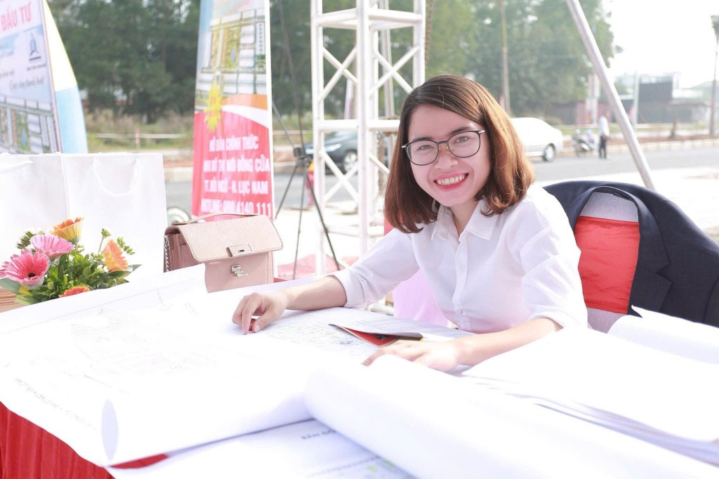 Chị Dương Ngọc Diện cho rằng cơ chế “có vào, có ra”, “có lên, có xuống” sẽ mở ra không gian cạnh tranh công bằng, tạo động lực để người trẻ yên tâm cống hiến bằng năng lực của mình. Chị Dương Ngọc Diện cho rằng cơ chế “có vào, có ra”, “có lên, có xuống” sẽ mở ra không gian cạnh tranh công bằng, tạo động lực để người trẻ yên tâm cống hiến bằng năng lực của mình.