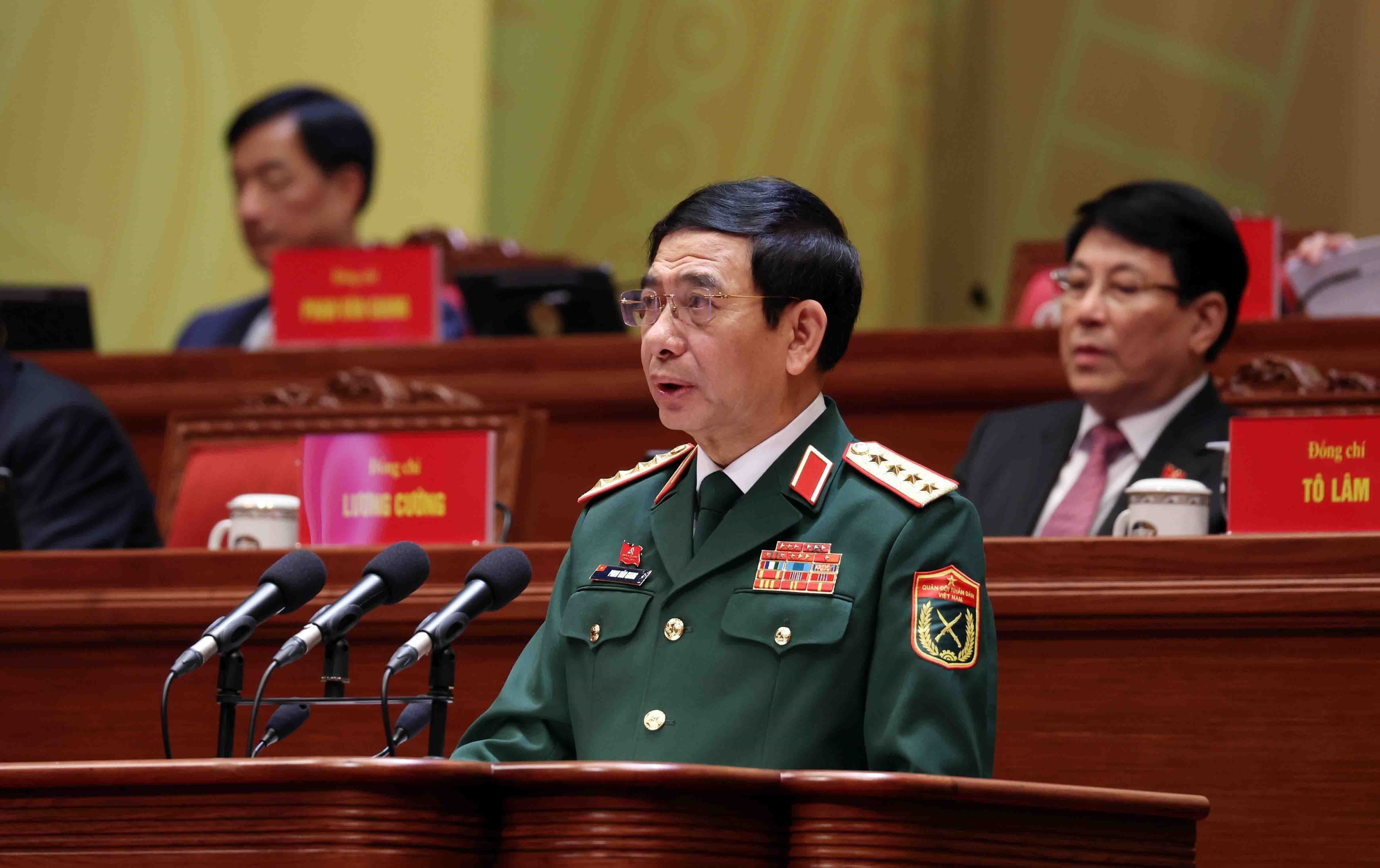 Đại tướng Phan Văn Giang, Ủy viên Bộ Chính trị, Phó Bí thư Quân ủy Trung ương, Bộ trưởng Bộ Quốc phòng, tham luận về vấn đề “Xây dựng Quân đội nhân dân cách mạng, chính quy, tinh nhuệ, hiện đại, làm nòng cốt xây dựng nền quốc phòng vững mạnh, hiện đại, gắn với nền an ninh nhân dân và thế trận lòng dân vững chắc”.