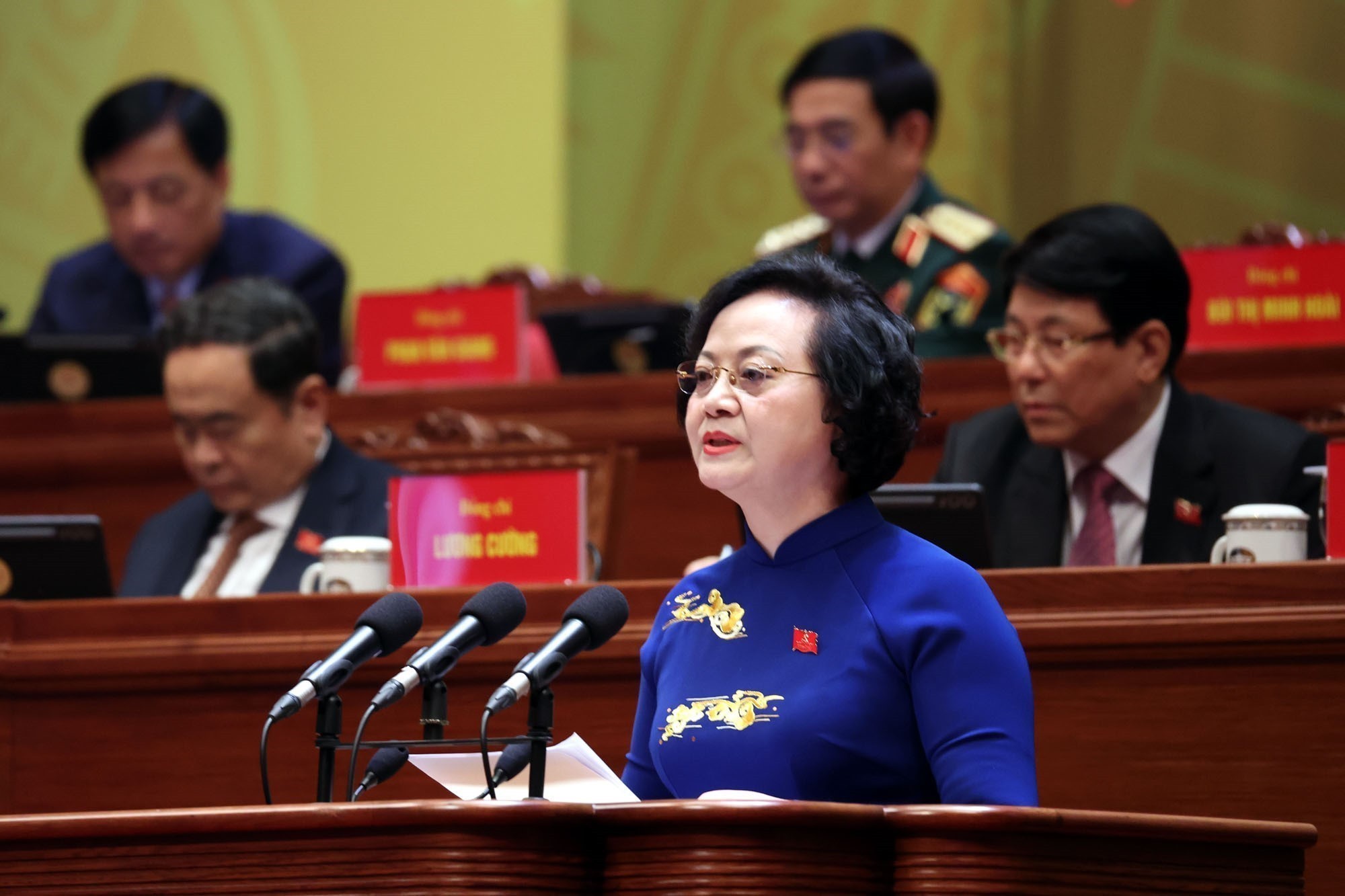 Toàn cảnh phiên thảo luận tại hội trường Đại hội XIV của Đảng