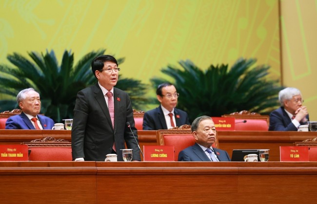 Toàn cảnh phiên thảo luận tại hội trường Đại hội XIV của Đảng