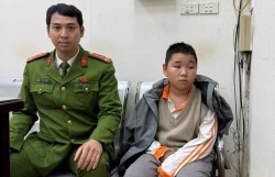 Công an phường Ba Đình giúp cháu bé đi lạc trở về gia đình
