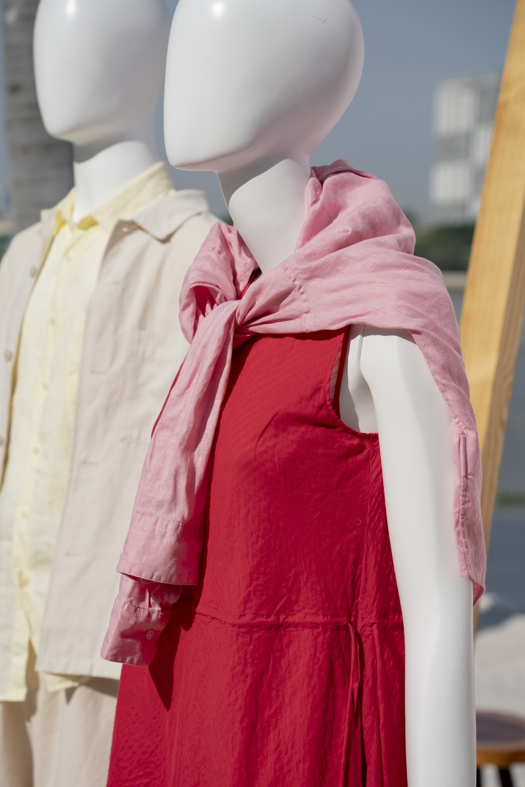 Mùa Xuân_Hè 2026, dòng sản phẩm Linen của UNIQLO mang đến một bảng màu linh hoạt với 30 màu, từ những gam rực rỡ đến pastel hiện đại, và những gam màu trung tính vượt thời gian Mùa Xuân_Hè 2026, dòng sản phẩm Linen của UNIQLO mang đến một bảng màu linh hoạt với 30 màu, từ những gam rực rỡ đến pastel hiện đại, và những gam màu trung tính vượt thời gian