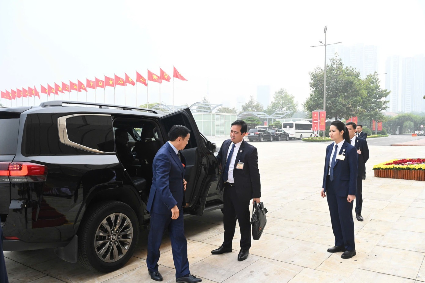 Những ‘bông hồng thép’ thầm lặng bảo vệ Đại hội XIV của Đảng Những ‘bông hồng thép’ thầm lặng bảo vệ Đại hội XIV của Đảng