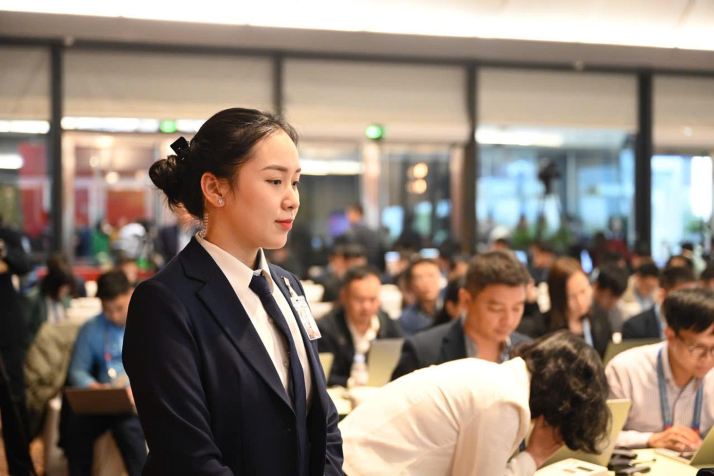 Không có sự ưu ái nào dành riêng cho nữ giới trong lực lượng Cảnh vệ. Tiêu chuẩn tuyển chọn, huấn luyện và đánh giá giữa nam và nữ đều như nhau. Không có sự ưu ái nào dành riêng cho nữ giới trong lực lượng Cảnh vệ. Tiêu chuẩn tuyển chọn, huấn luyện và đánh giá giữa nam và nữ đều như nhau.