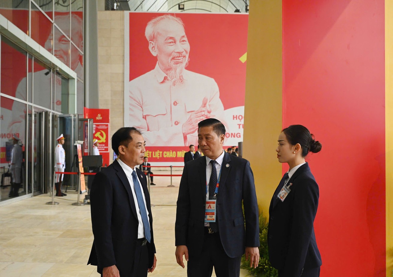 Các nữ cảnh vệ – những “bông hồng thép”, đã và đang góp phần quan trọng vào thành công chung của công tác bảo vệ an toàn tuyệt đối Đại hội XIV của Đảng. Các nữ cảnh vệ – những “bông hồng thép”, đã và đang góp phần quan trọng vào thành công chung của công tác bảo vệ an toàn tuyệt đối Đại hội XIV của Đảng.