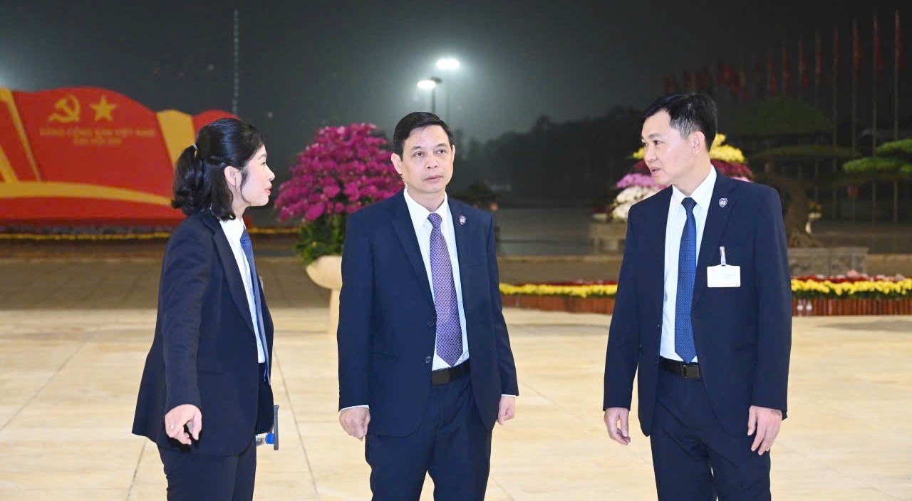 Thượng tá Trần Thế Việt, Trưởng phòng Bảo vệ sự kiện đặc biệt quan trọng và khách quốc tế đánh giá: “Ở các mục tiêu bảo vệ trọng yếu, nữ cảnh vệ thể hiện sự bền bỉ, cẩn trọng và khả năng quan sát rất tốt. Trong nhiều tình huống, sự tinh tế và bình tĩnh của họ là yếu tố quan trọng giúp bảo đảm an toàn tuyệt đối mục tiêu bảo vệ”. Thượng tá Trần Thế Việt, Trưởng phòng Bảo vệ sự kiện đặc biệt quan trọng và khách quốc tế đánh giá: “Ở các mục tiêu bảo vệ trọng yếu, nữ cảnh vệ thể hiện sự bền bỉ, cẩn trọng và khả năng quan sát rất tốt. Trong nhiều tình huống, sự tinh tế và bình tĩnh củ