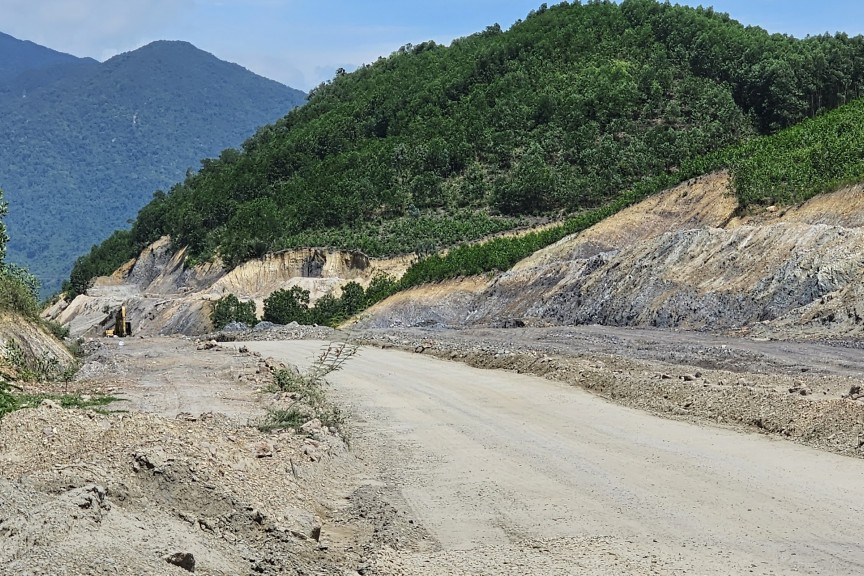 Hủy quyết định công nhận trúng đấu giá mỏ đất tại xã Vân Canh