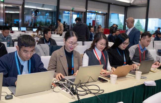 Khi ngòi bút bắt nhịp cùng "hơi thở thời đại"