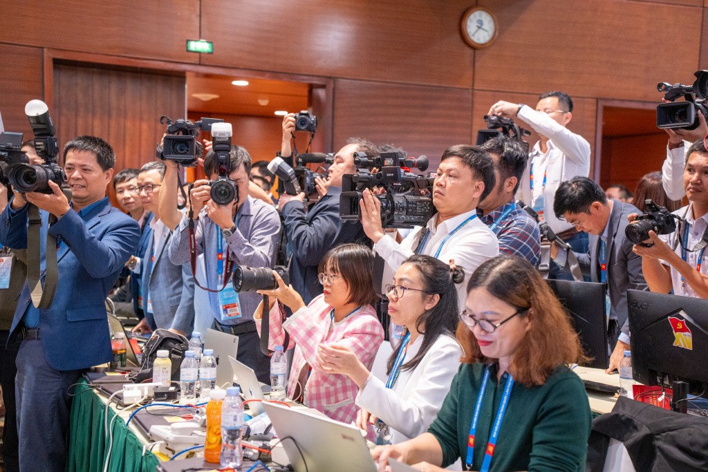 Gần 600 phóng viên tác nghiệp trong kỳ đại hội này Gần 600 phóng viên tác nghiệp trong kỳ đại hội này