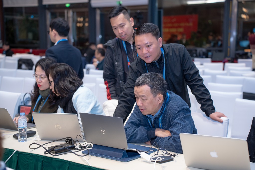 Những trao đổi thông tin từ các đồng nghiệp tạo nên bản hòa ca âm thanh sống động