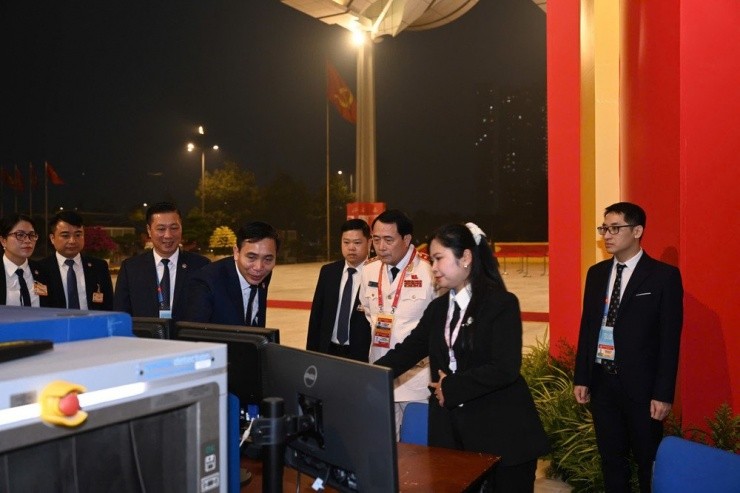 CBCS nữ cảnh vệ tham gia công tác đảm bảo an ninh, an toàn Đại hội CBCS nữ cảnh vệ tham gia công tác đảm bảo an ninh, an toàn Đại hội