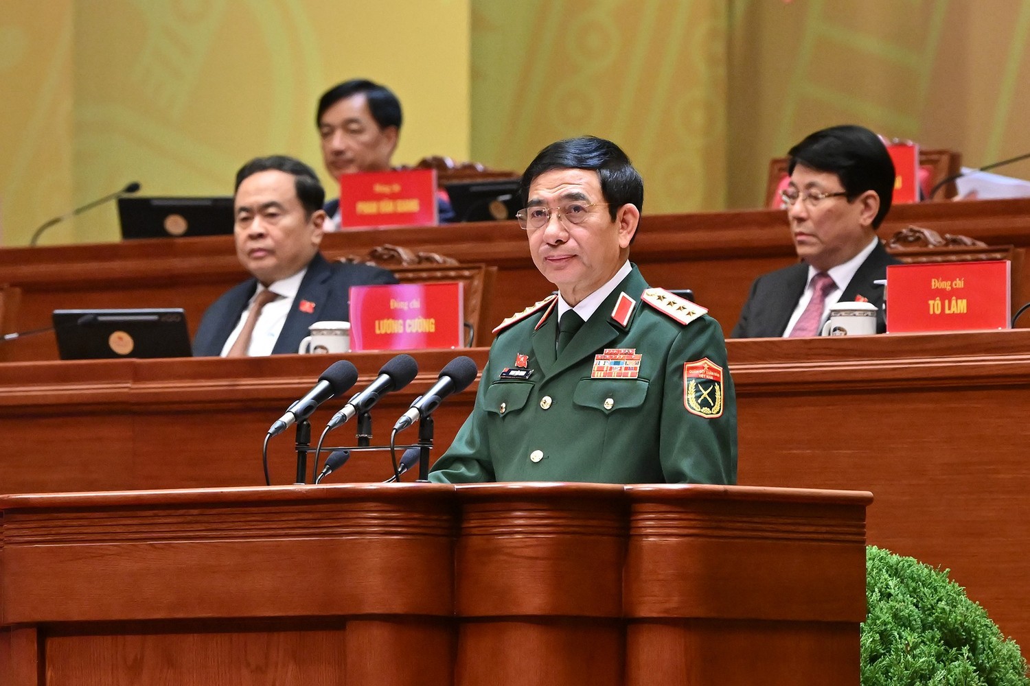 Đại tướng Phan Văn Giang, Ủy viên Bộ Chính trị, Phó bí thư Quân ủy Trung ương, Bộ trưởng Bộ Quốc phòng Đại tướng Phan Văn Giang, Ủy viên Bộ Chính trị, Phó bí thư Quân ủy Trung ương, Bộ trưởng Bộ Quốc phòng