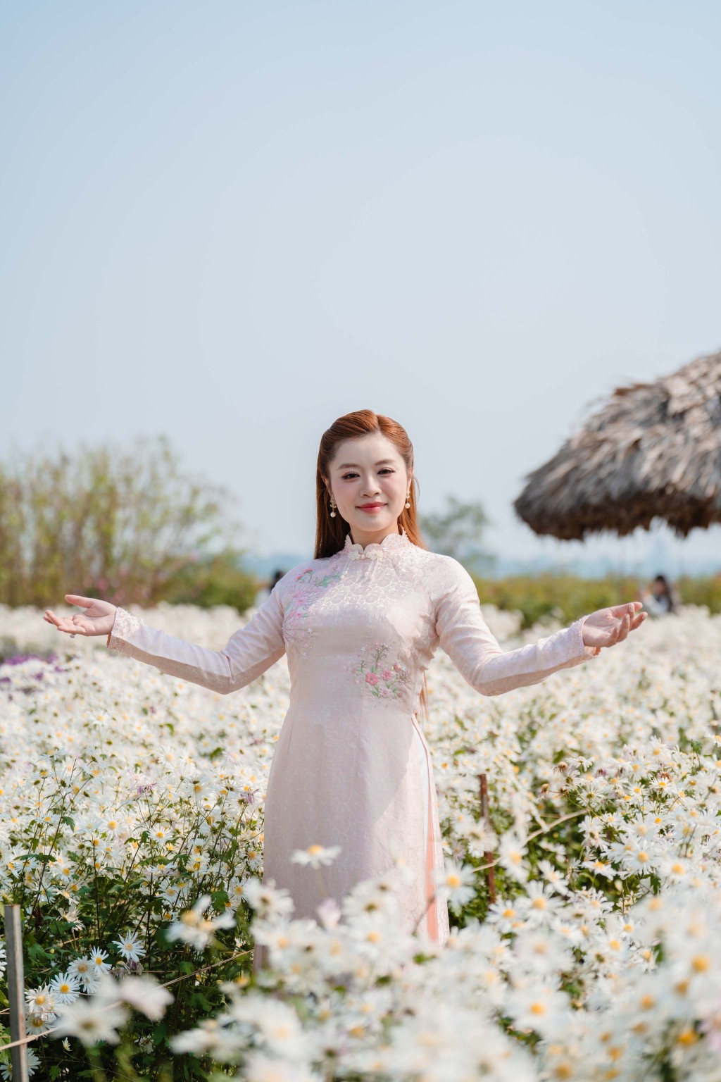 Nữ ca sĩ Thu Hằng với giọng kim trong trẻo Nữ ca sĩ Thu Hằng với giọng kim trong trẻo