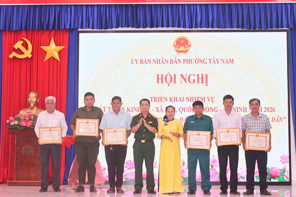 Lấy cải cách hành chính, chuyển đổi số làm động lực phát triển Lấy cải cách hành chính, chuyển đổi số làm động lực phát triển