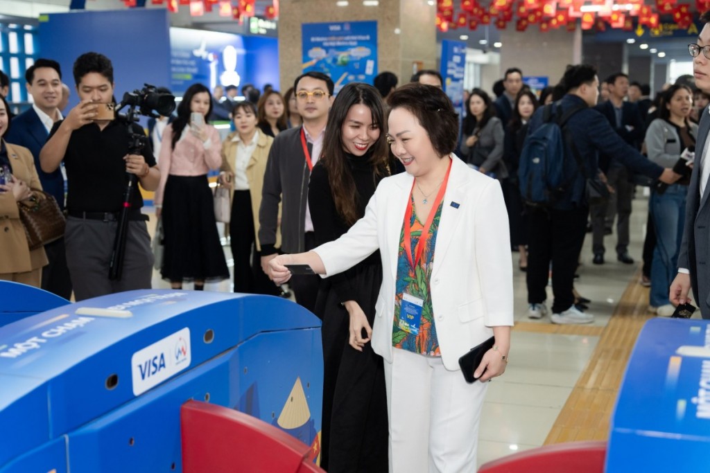 Bước chuyển trong lộ trình hiện đại hóa giao thông công cộng Thủ đô Bước chuyển trong lộ trình hiện đại hóa giao thông công cộng Thủ đô