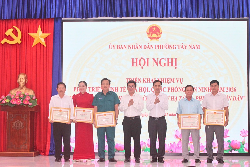 Lấy cải cách hành chính, chuyển đổi số làm động lực phát triển Lấy cải cách hành chính, chuyển đổi số làm động lực phát triển