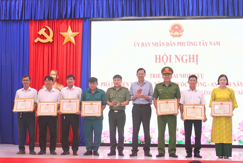 Lấy cải cách hành chính, chuyển đổi số làm động lực phát triển Lấy cải cách hành chính, chuyển đổi số làm động lực phát triển