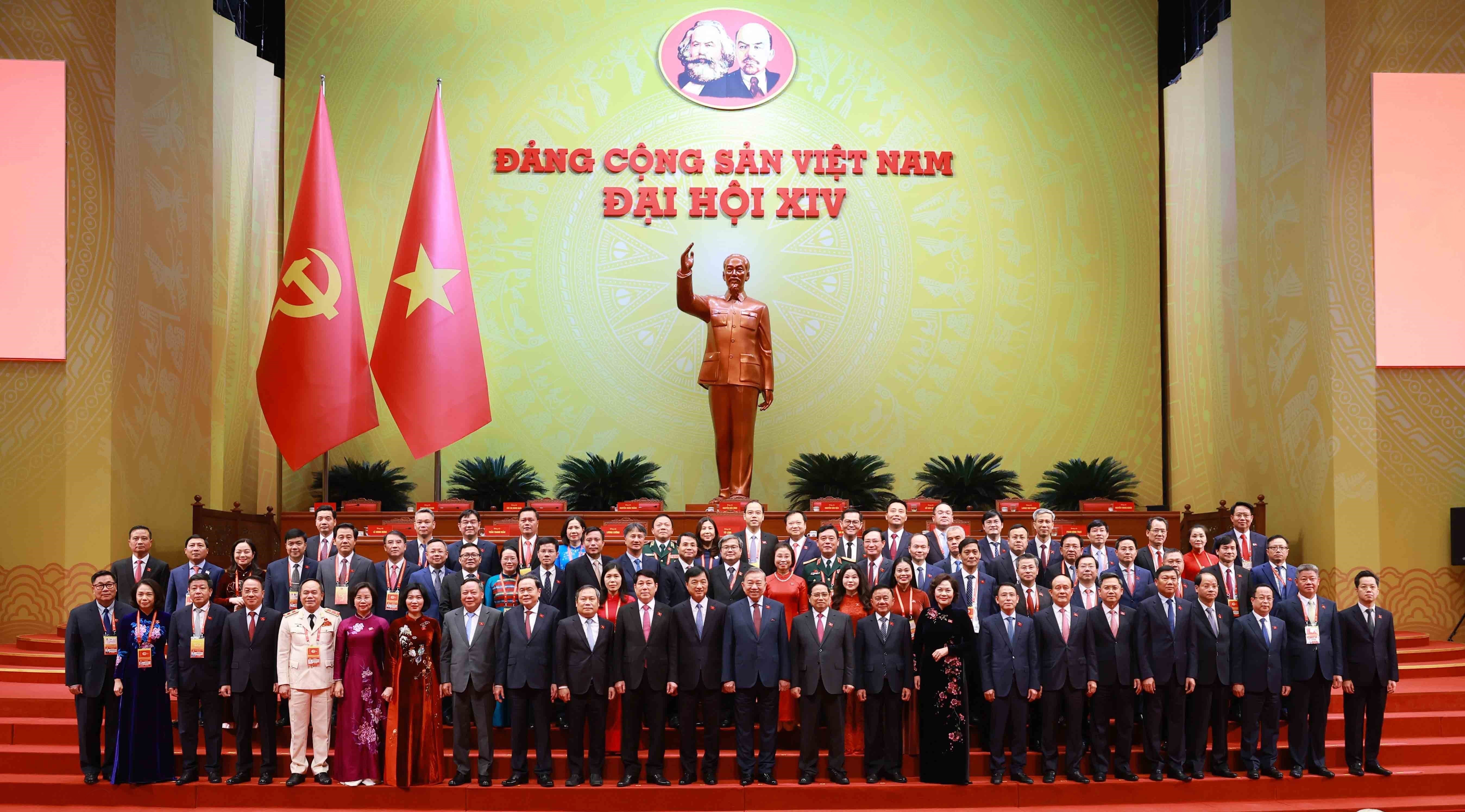 Các đồng chí lãnh đạo Đảng, Nhà nước với Đoàn đại biểu Đảng bộ Thủ đô Hà Nội