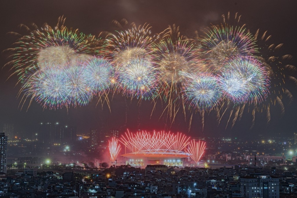 Màn pháo hoa tổng duyệt chào mừng Đại hội đại biểu toàn quốc lần thứ XIV của Đảng (Ảnh: TTXVN) Màn pháo hoa tổng duyệt chào mừng Đại hội đại biểu toàn quốc lần thứ XIV của Đảng (Ảnh: TTXVN)