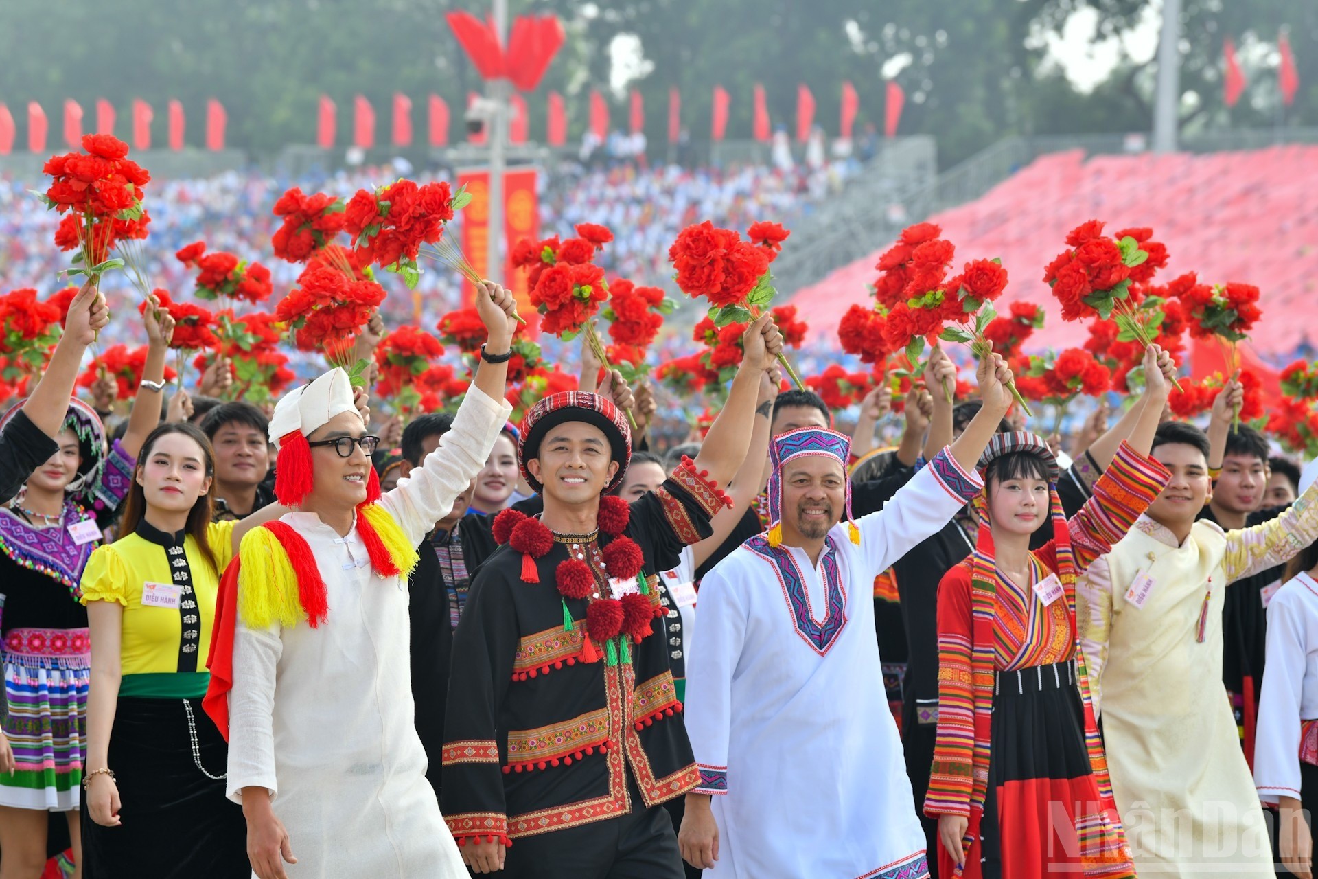 “Dân là gốc” - nền tảng xây dựng thế trận lòng dân vững bền “Dân là gốc” - nền tảng xây dựng thế trận lòng dân vững bền