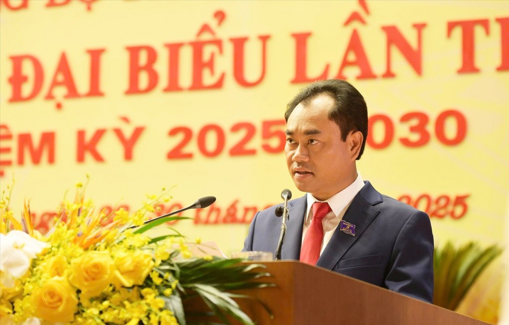 Bí thư tỉnh Lào Cai Trịnh Việt Hùng tái đắc cử BCH Trung ương Bí thư tỉnh Lào Cai Trịnh Việt Hùng tái đắc cử BCH Trung ương