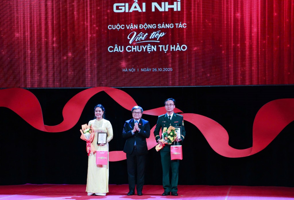 Nhà văn Phạm Vân Anh đạt nhiều giải thưởng văn chương và báo chí