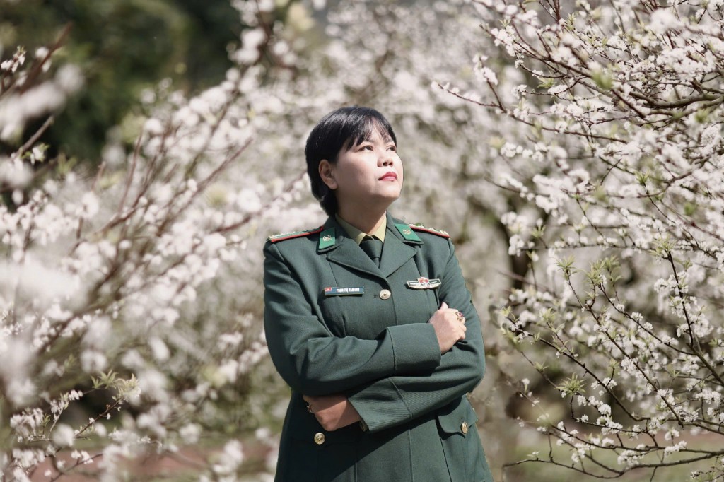 Thượng tá, nhà văn Phạm Vân Anh luôn bền bỉ với các hoạt động thiện nguyện