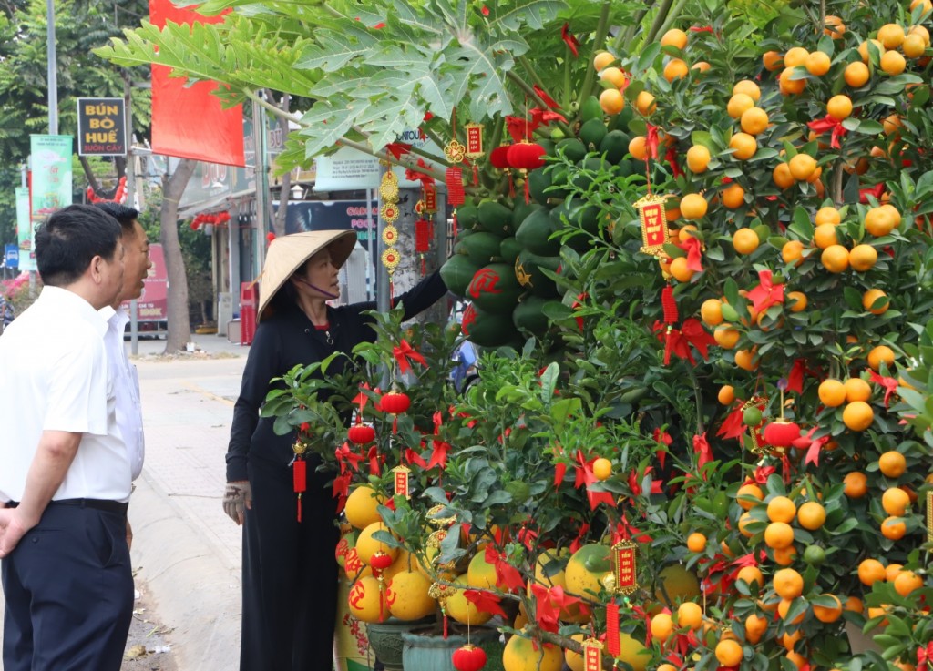 Điểm sinh hoạt văn hóa, mua sắm an toàn, văn minh phục vụ Nhân dân dịp Tết Nguyên đán Điểm sinh hoạt văn hóa, mua sắm an toàn, văn minh phục vụ Nhân dân dịp Tết Nguyên đán