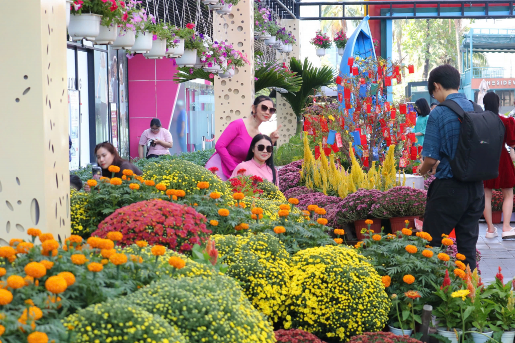 Điểm sinh hoạt văn hóa, mua sắm an toàn, văn minh phục vụ Nhân dân dịp Tết Nguyên đán Điểm sinh hoạt văn hóa, mua sắm an toàn, văn minh phục vụ Nhân dân dịp Tết Nguyên đán