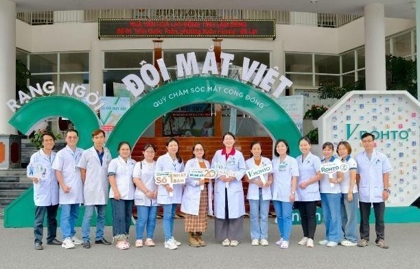 V.Rohto mang hàng trăm nghìn ca khám và mổ mắt miễn phí đến cộng đồng