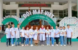 V.Rohto mang hàng trăm nghìn ca khám và mổ mắt miễn phí đến cộng đồng