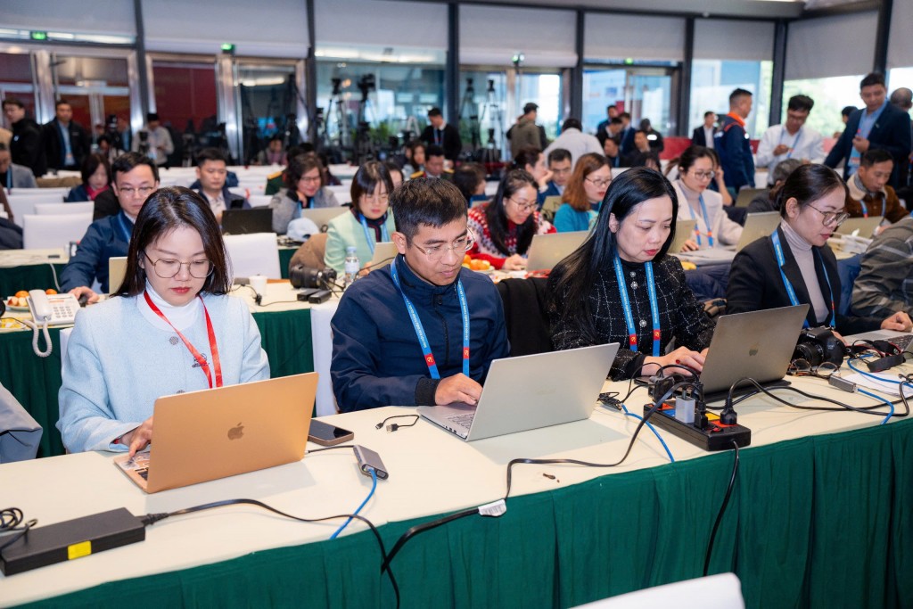 Tổng Bí thư chủ trì họp báo quốc tế công bố kết quả Đạihội Tổng Bí thư chủ trì họp báo quốc tế công bố kết quả Đạihội