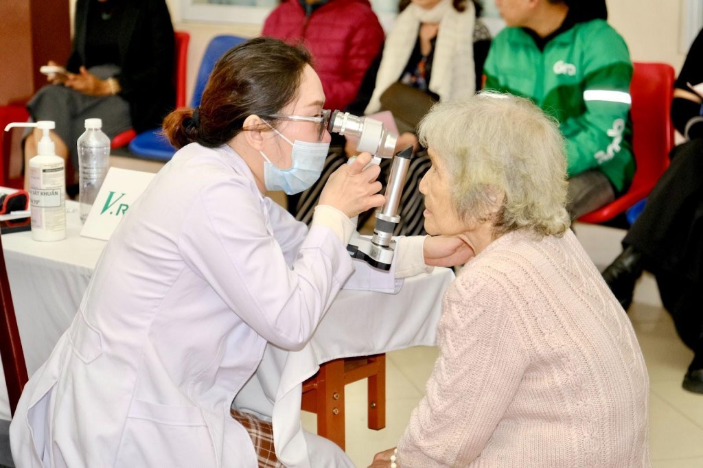 V.Rohto mang hàng trăm nghìn ca khám và mổ mắt miễn phí đến cộng đồng V.Rohto mang hàng trăm nghìn ca khám và mổ mắt miễn phí đến cộng đồng