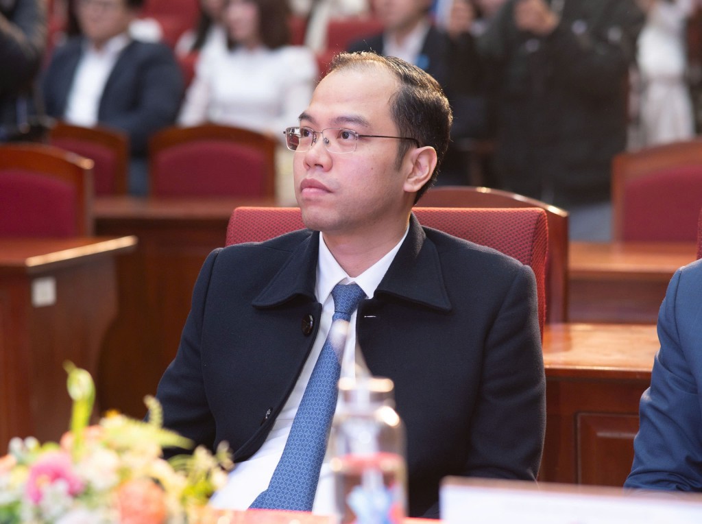 đồng chí Nguyễn Tiến Hưng – Ủy viên Thường vụ Trung ương Đoàn, Phó Chủ tịch Trung ương Hội Sinh viên Việt Nam, Thành ủy viên, Phó Chủ tịch Ủy ban MTTQ Việt Nam TP Hà Nội, Bí thư Thành đoàn Hà Nội đồng chí Nguyễn Tiến Hưng – Ủy viên Thường vụ Trung ương Đoàn, Phó Chủ tịch Trung ương Hội Sinh viên Việt Nam, Thành ủy viên, Phó Chủ tịch Ủy ban MTTQ Việt Nam TP Hà Nội, Bí thư Thành đoàn Hà Nội